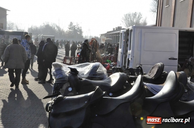 Zdjęcie w galerii na portalu naszraciborz.pl: Ruszył targ staroci w Pietrowicach Wielkich  wiadomości z regionu