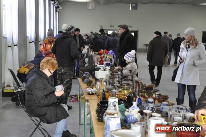 Zdjęcie w galerii na portalu naszraciborz.pl: Ruszył targ staroci w Pietrowicach Wielkich  wiadomości z regionu