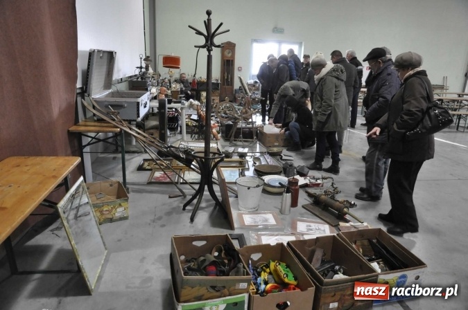 Zdjęcie w galerii na portalu naszraciborz.pl: Ruszył targ staroci w Pietrowicach Wielkich  wiadomości z regionu