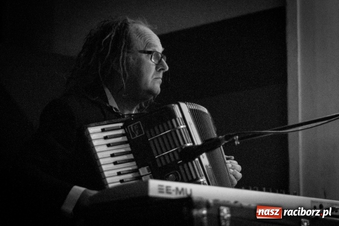 Zdjęcie w galerii na portalu naszraciborz.pl: Brzdąc i Czerwie - nieme kino i prawdziwa muzyka  wiadomości z regionu