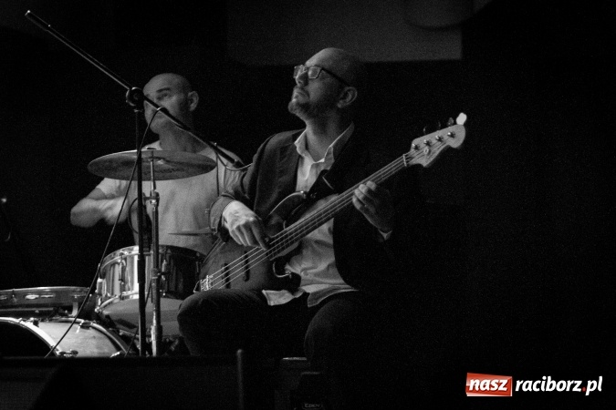 Zdjęcie w galerii na portalu naszraciborz.pl: Brzdąc i Czerwie - nieme kino i prawdziwa muzyka  wiadomości z regionu