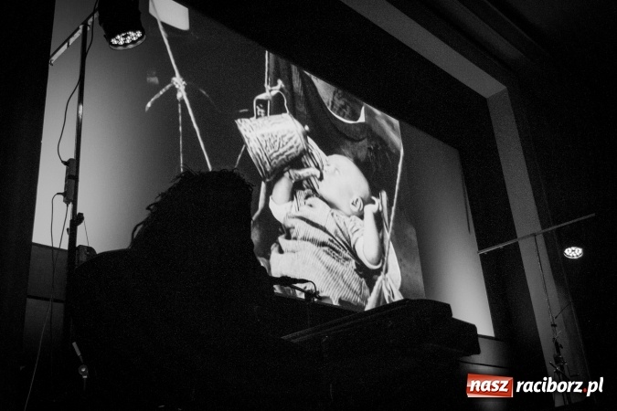 Zdjęcie w galerii na portalu naszraciborz.pl: Brzdąc i Czerwie - nieme kino i prawdziwa muzyka  wiadomości z regionu