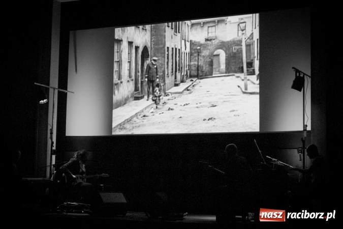 Zdjęcie w galerii na portalu naszraciborz.pl: Brzdąc i Czerwie - nieme kino i prawdziwa muzyka  wiadomości z regionu