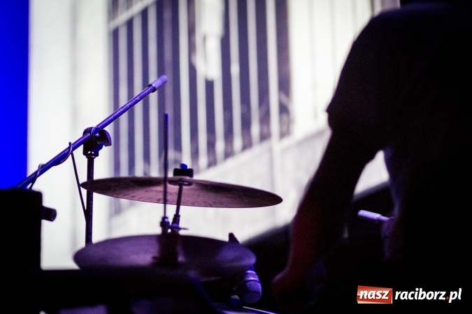 Zdjęcie w galerii na portalu naszraciborz.pl: Brzdąc i Czerwie - nieme kino i prawdziwa muzyka  wiadomości z regionu