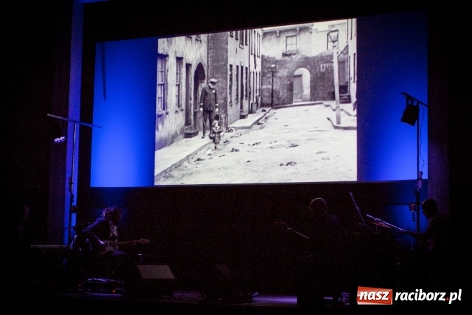 Zdjęcie w galerii na portalu naszraciborz.pl: Brzdąc i Czerwie - nieme kino i prawdziwa muzyka  wiadomości z regionu