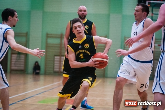 Zdjęcie w galerii na portalu naszraciborz.pl: Dreszczowiec w starciu Ofensywy z wiceliderem. Dogrywka wyłoniła zwycięzcę wiadomości z regionu