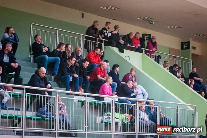 Zdjęcie w galerii na portalu naszraciborz.pl: Dreszczowiec w starciu Ofensywy z wiceliderem. Dogrywka wyłoniła zwycięzcę wiadomości z regionu