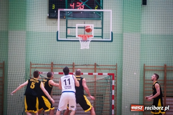 Zdjęcie w galerii na portalu naszraciborz.pl: Dreszczowiec w starciu Ofensywy z wiceliderem. Dogrywka wyłoniła zwycięzcę wiadomości z regionu