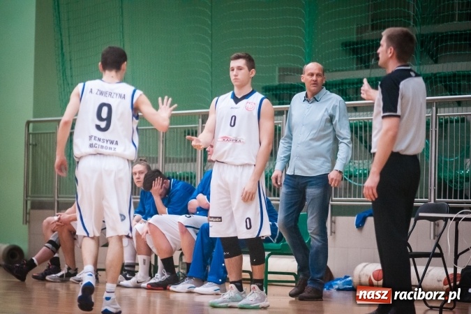 Zdjęcie w galerii na portalu naszraciborz.pl: Dreszczowiec w starciu Ofensywy z wiceliderem. Dogrywka wyłoniła zwycięzcę wiadomości z regionu