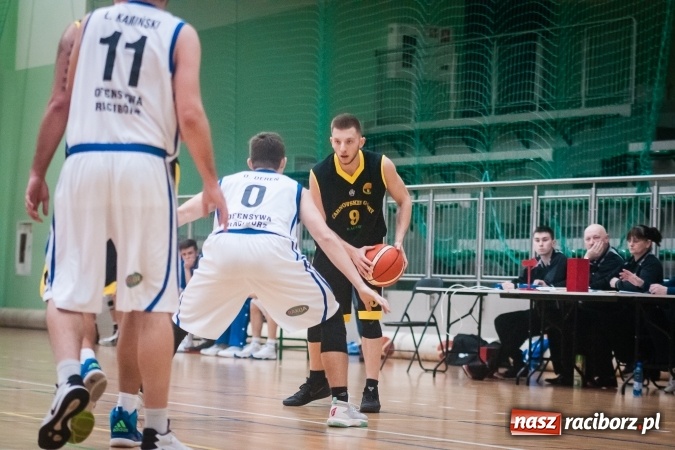 Zdjęcie w galerii na portalu naszraciborz.pl: Dreszczowiec w starciu Ofensywy z wiceliderem. Dogrywka wyłoniła zwycięzcę wiadomości z regionu