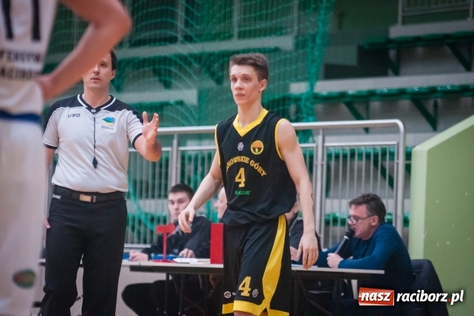 Zdjęcie w galerii na portalu naszraciborz.pl: Dreszczowiec w starciu Ofensywy z wiceliderem. Dogrywka wyłoniła zwycięzcę wiadomości z regionu