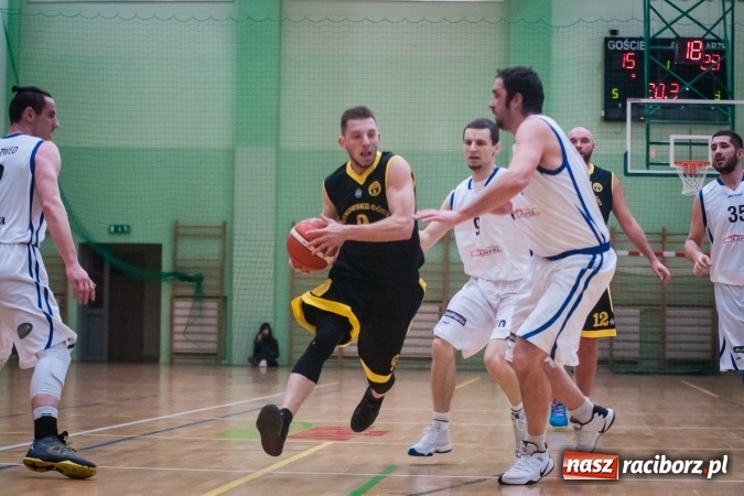 Zdjęcie w galerii na portalu naszraciborz.pl: Dreszczowiec w starciu Ofensywy z wiceliderem. Dogrywka wyłoniła zwycięzcę wiadomości z regionu