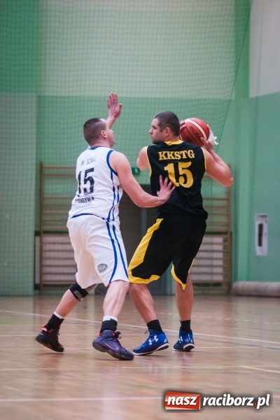 Zdjęcie w galerii na portalu naszraciborz.pl: Dreszczowiec w starciu Ofensywy z wiceliderem. Dogrywka wyłoniła zwycięzcę wiadomości z regionu