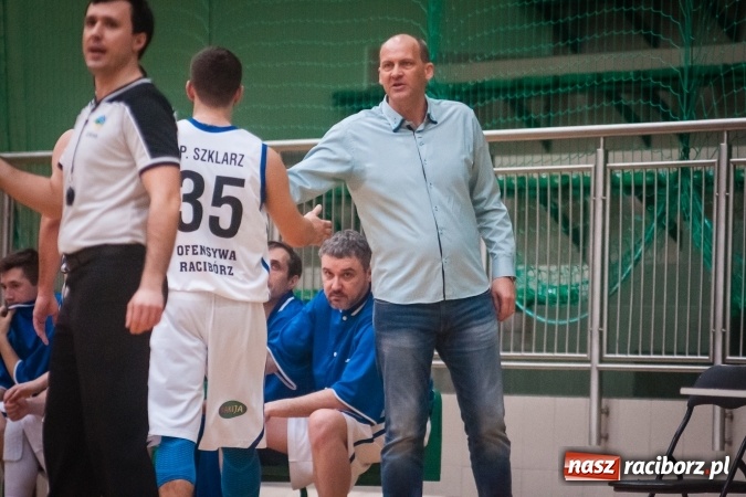 Zdjęcie w galerii na portalu naszraciborz.pl: Dreszczowiec w starciu Ofensywy z wiceliderem. Dogrywka wyłoniła zwycięzcę wiadomości z regionu