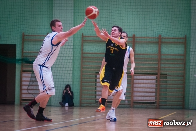 Zdjęcie w galerii na portalu naszraciborz.pl: Dreszczowiec w starciu Ofensywy z wiceliderem. Dogrywka wyłoniła zwycięzcę wiadomości z regionu