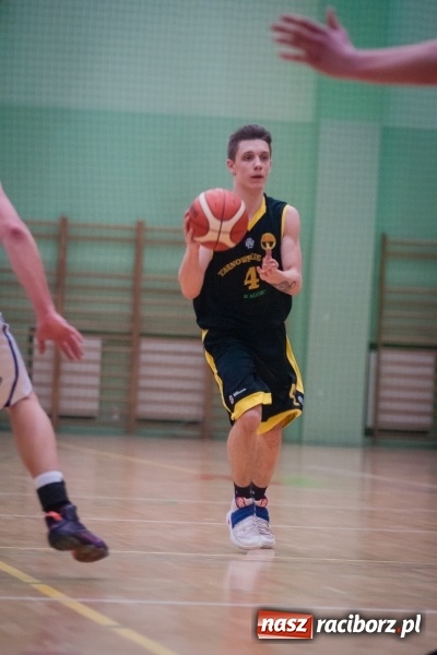 Zdjęcie w galerii na portalu naszraciborz.pl: Dreszczowiec w starciu Ofensywy z wiceliderem. Dogrywka wyłoniła zwycięzcę wiadomości z regionu