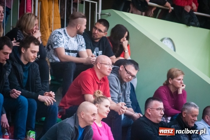 Zdjęcie w galerii na portalu naszraciborz.pl: Dreszczowiec w starciu Ofensywy z wiceliderem. Dogrywka wyłoniła zwycięzcę wiadomości z regionu