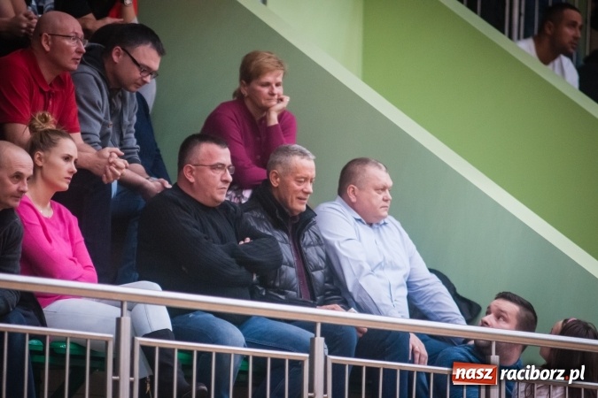 Zdjęcie w galerii na portalu naszraciborz.pl: Dreszczowiec w starciu Ofensywy z wiceliderem. Dogrywka wyłoniła zwycięzcę wiadomości z regionu