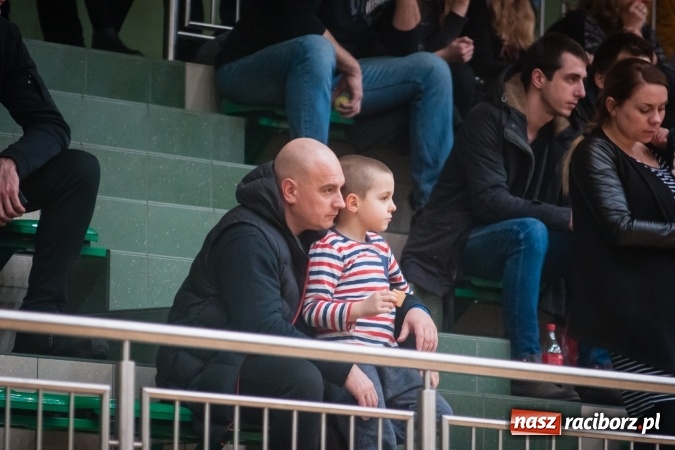 Zdjęcie w galerii na portalu naszraciborz.pl: Dreszczowiec w starciu Ofensywy z wiceliderem. Dogrywka wyłoniła zwycięzcę wiadomości z regionu