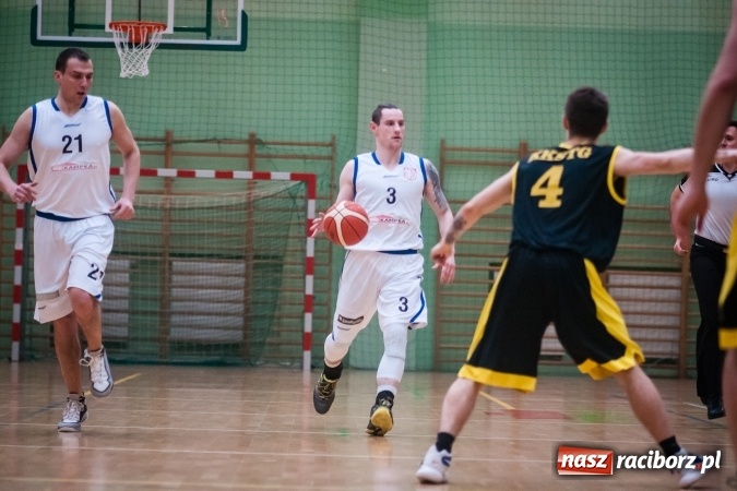 Zdjęcie w galerii na portalu naszraciborz.pl: Dreszczowiec w starciu Ofensywy z wiceliderem. Dogrywka wyłoniła zwycięzcę wiadomości z regionu