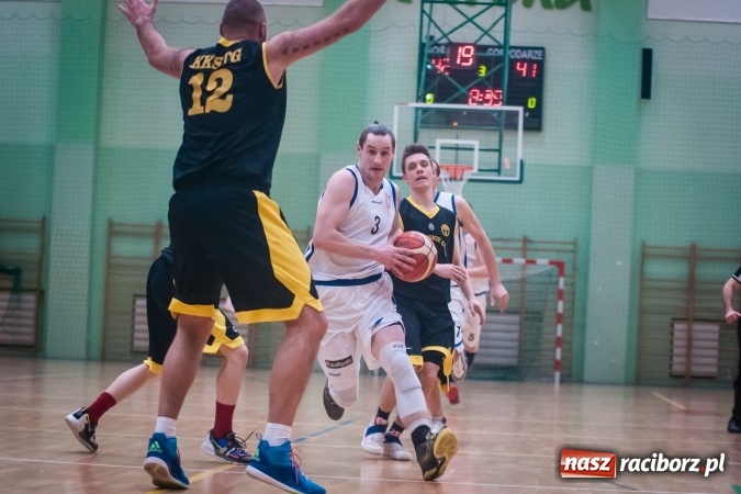 Zdjęcie w galerii na portalu naszraciborz.pl: Dreszczowiec w starciu Ofensywy z wiceliderem. Dogrywka wyłoniła zwycięzcę wiadomości z regionu