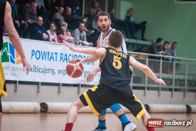 Zdjęcie w galerii na portalu naszraciborz.pl: Dreszczowiec w starciu Ofensywy z wiceliderem. Dogrywka wyłoniła zwycięzcę wiadomości z regionu