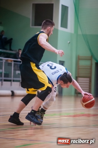 Zdjęcie w galerii na portalu naszraciborz.pl: Dreszczowiec w starciu Ofensywy z wiceliderem. Dogrywka wyłoniła zwycięzcę wiadomości z regionu