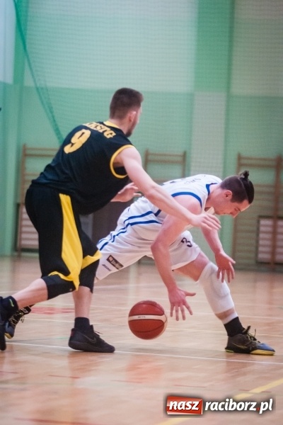 Zdjęcie w galerii na portalu naszraciborz.pl: Dreszczowiec w starciu Ofensywy z wiceliderem. Dogrywka wyłoniła zwycięzcę wiadomości z regionu