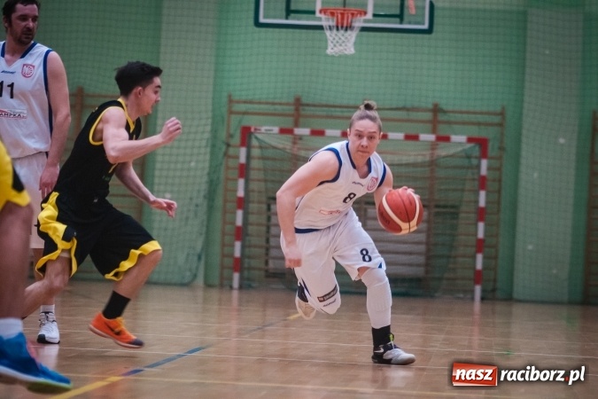 Zdjęcie w galerii na portalu naszraciborz.pl: Dreszczowiec w starciu Ofensywy z wiceliderem. Dogrywka wyłoniła zwycięzcę wiadomości z regionu