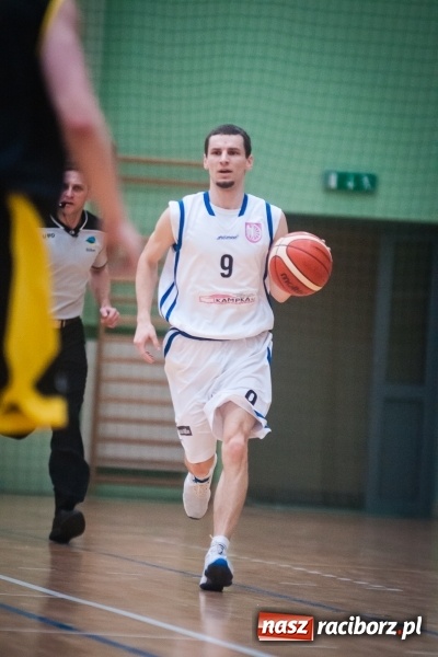 Zdjęcie w galerii na portalu naszraciborz.pl: Dreszczowiec w starciu Ofensywy z wiceliderem. Dogrywka wyłoniła zwycięzcę wiadomości z regionu