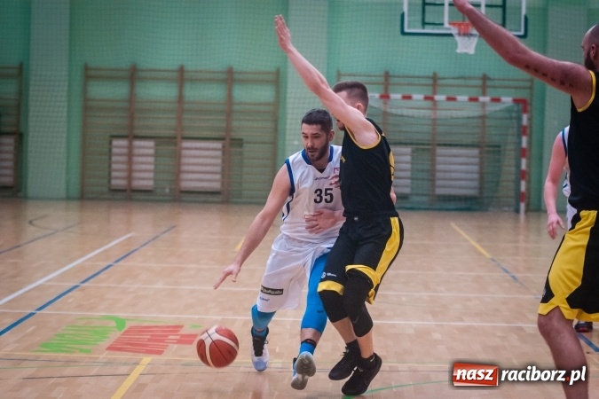 Zdjęcie w galerii na portalu naszraciborz.pl: Dreszczowiec w starciu Ofensywy z wiceliderem. Dogrywka wyłoniła zwycięzcę wiadomości z regionu