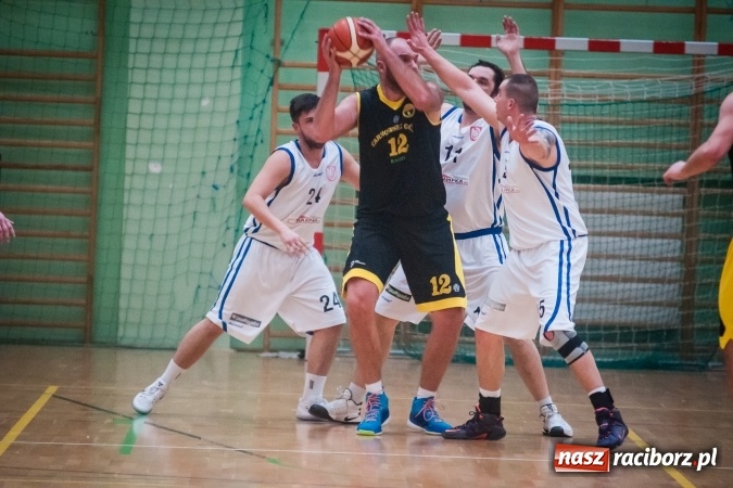 Zdjęcie w galerii na portalu naszraciborz.pl: Dreszczowiec w starciu Ofensywy z wiceliderem. Dogrywka wyłoniła zwycięzcę wiadomości z regionu