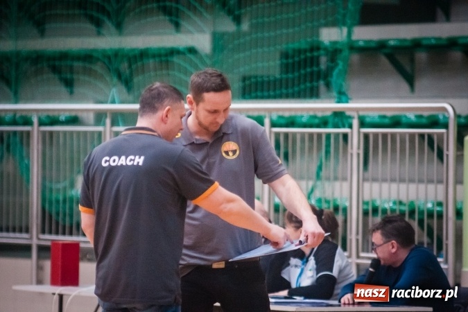 Zdjęcie w galerii na portalu naszraciborz.pl: Dreszczowiec w starciu Ofensywy z wiceliderem. Dogrywka wyłoniła zwycięzcę wiadomości z regionu