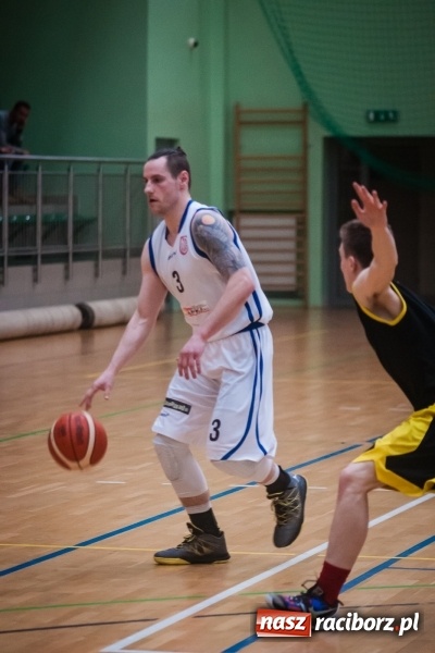 Zdjęcie w galerii na portalu naszraciborz.pl: Dreszczowiec w starciu Ofensywy z wiceliderem. Dogrywka wyłoniła zwycięzcę wiadomości z regionu