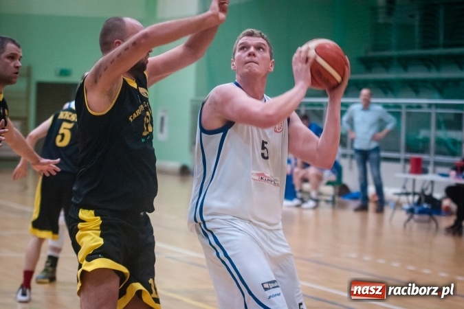 Zdjęcie w galerii na portalu naszraciborz.pl: Dreszczowiec w starciu Ofensywy z wiceliderem. Dogrywka wyłoniła zwycięzcę wiadomości z regionu