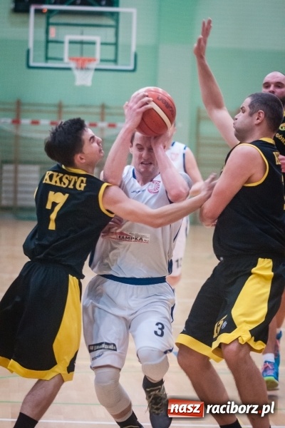 Zdjęcie w galerii na portalu naszraciborz.pl: Dreszczowiec w starciu Ofensywy z wiceliderem. Dogrywka wyłoniła zwycięzcę wiadomości z regionu