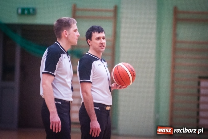 Zdjęcie w galerii na portalu naszraciborz.pl: Dreszczowiec w starciu Ofensywy z wiceliderem. Dogrywka wyłoniła zwycięzcę wiadomości z regionu