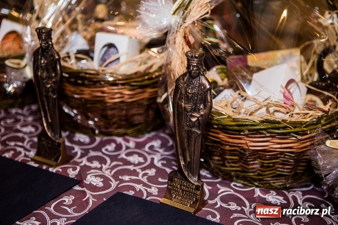 Zdjęcie w galerii na portalu naszraciborz.pl: Gala MIESZKO AD 2016 - nagrody starosty wręczone laureatom wiadomości z regionu