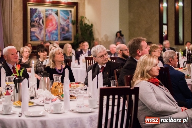 Zdjęcie w galerii na portalu naszraciborz.pl: Gala MIESZKO AD 2016 - nagrody starosty wręczone laureatom wiadomości z regionu