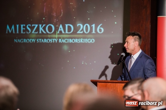 Zdjęcie w galerii na portalu naszraciborz.pl: Gala MIESZKO AD 2016 - nagrody starosty wręczone laureatom wiadomości z regionu