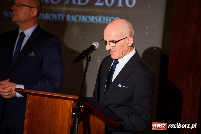 Zdjęcie w galerii na portalu naszraciborz.pl: Gala MIESZKO AD 2016 - nagrody starosty wręczone laureatom wiadomości z regionu