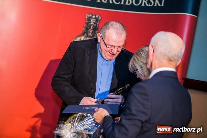 Zdjęcie w galerii na portalu naszraciborz.pl: Gala MIESZKO AD 2016 - nagrody starosty wręczone laureatom wiadomości z regionu