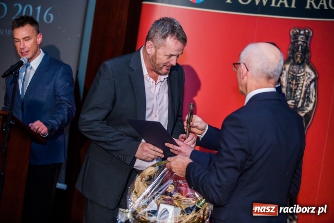 Zdjęcie w galerii na portalu naszraciborz.pl: Gala MIESZKO AD 2016 - nagrody starosty wręczone laureatom wiadomości z regionu
