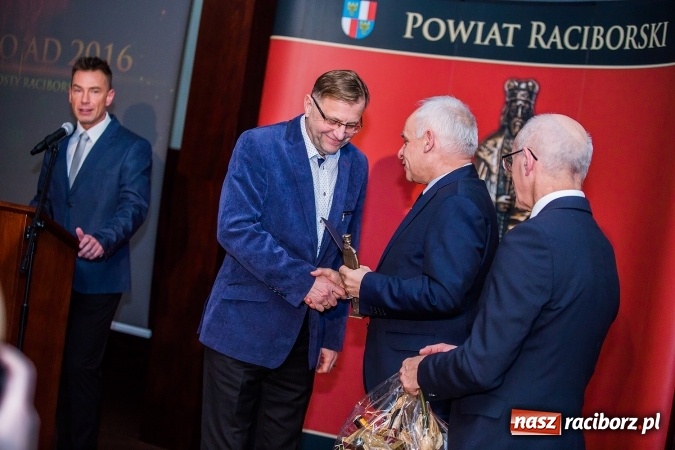 Zdjęcie w galerii na portalu naszraciborz.pl: Gala MIESZKO AD 2016 - nagrody starosty wręczone laureatom wiadomości z regionu