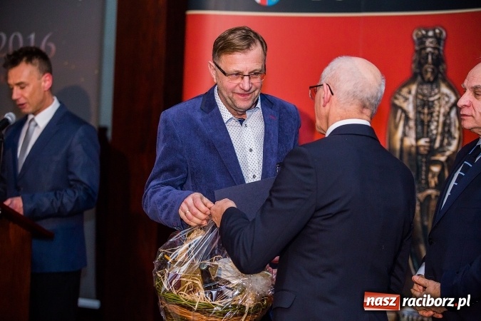 Zdjęcie w galerii na portalu naszraciborz.pl: Gala MIESZKO AD 2016 - nagrody starosty wręczone laureatom wiadomości z regionu