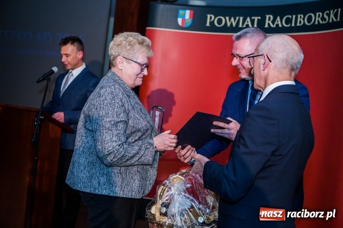 Zdjęcie w galerii na portalu naszraciborz.pl: Gala MIESZKO AD 2016 - nagrody starosty wręczone laureatom wiadomości z regionu