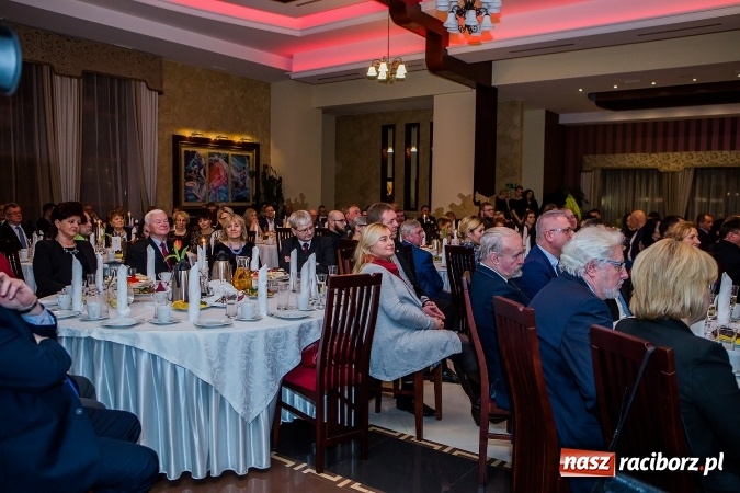 Zdjęcie w galerii na portalu naszraciborz.pl: Gala MIESZKO AD 2016 - nagrody starosty wręczone laureatom wiadomości z regionu