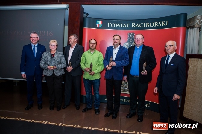 Zdjęcie w galerii na portalu naszraciborz.pl: Gala MIESZKO AD 2016 - nagrody starosty wręczone laureatom wiadomości z regionu
