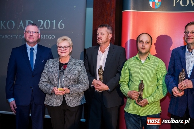 Zdjęcie w galerii na portalu naszraciborz.pl: Gala MIESZKO AD 2016 - nagrody starosty wręczone laureatom wiadomości z regionu