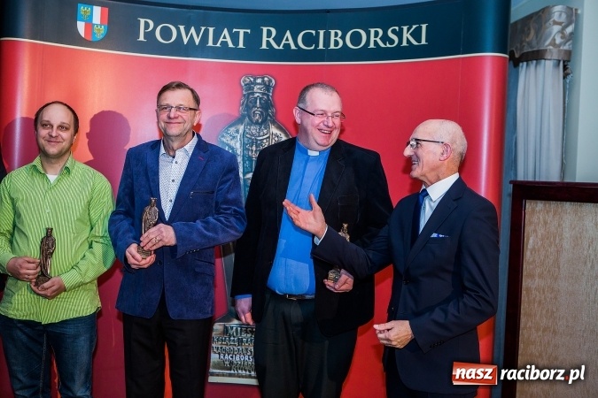 Zdjęcie w galerii na portalu naszraciborz.pl: Gala MIESZKO AD 2016 - nagrody starosty wręczone laureatom wiadomości z regionu